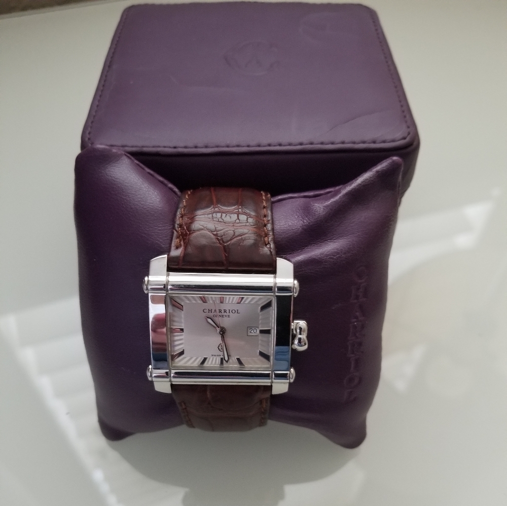 Stanless steel watch with brown bracelet